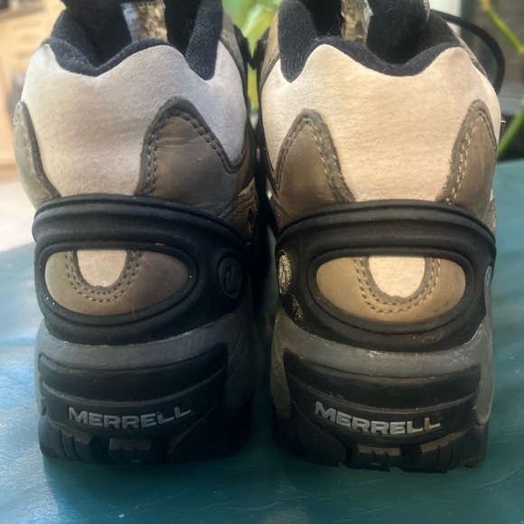 MERREL Cream waterproofed Athletic Shoes with Rugged Sole and Reinforced Toe - Picture 7 of 8